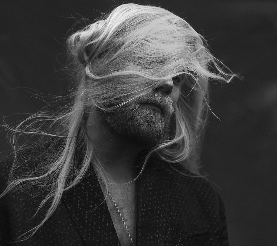 Review: Högni expresses existential locomotion on ‘Two Trains’