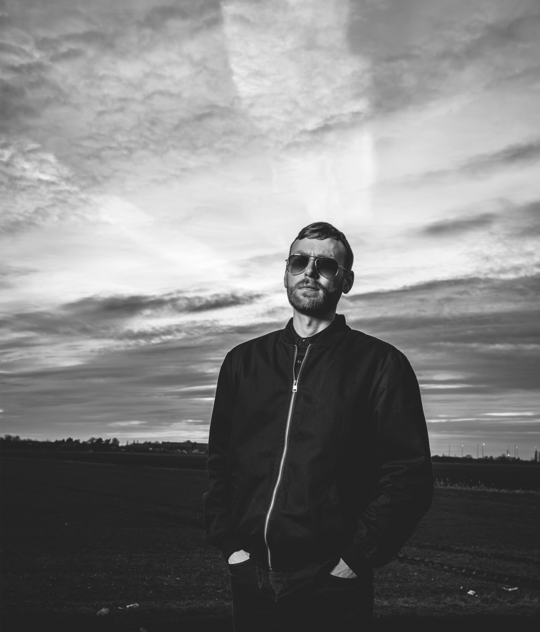 [PREMIERE & INTERVIEW] Oscuro – Take Me Down