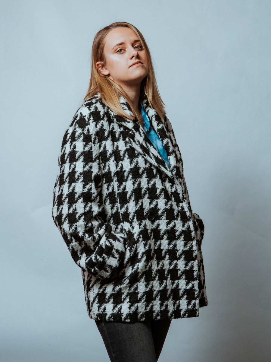 Soulful singer-songwriter Becky Bowe releases new single